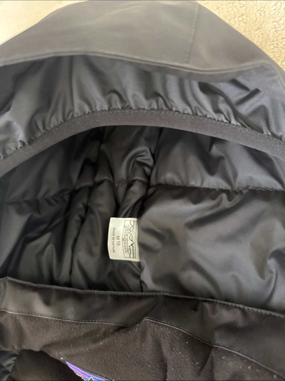 Patagonia winter coat black - size medium (10) - Picture 9 of 10